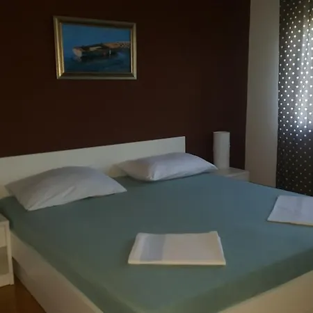 Holiday Karmel Lecevica