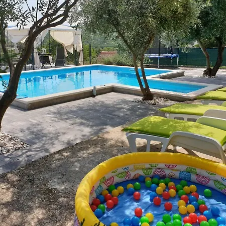 Holiday Karmel Lecevica